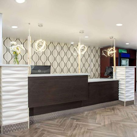 Wingate By Wyndham Bloomington Hotel Bagian luar foto