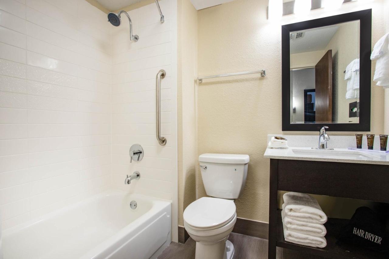 Wingate By Wyndham Bloomington Hotel Bagian luar foto