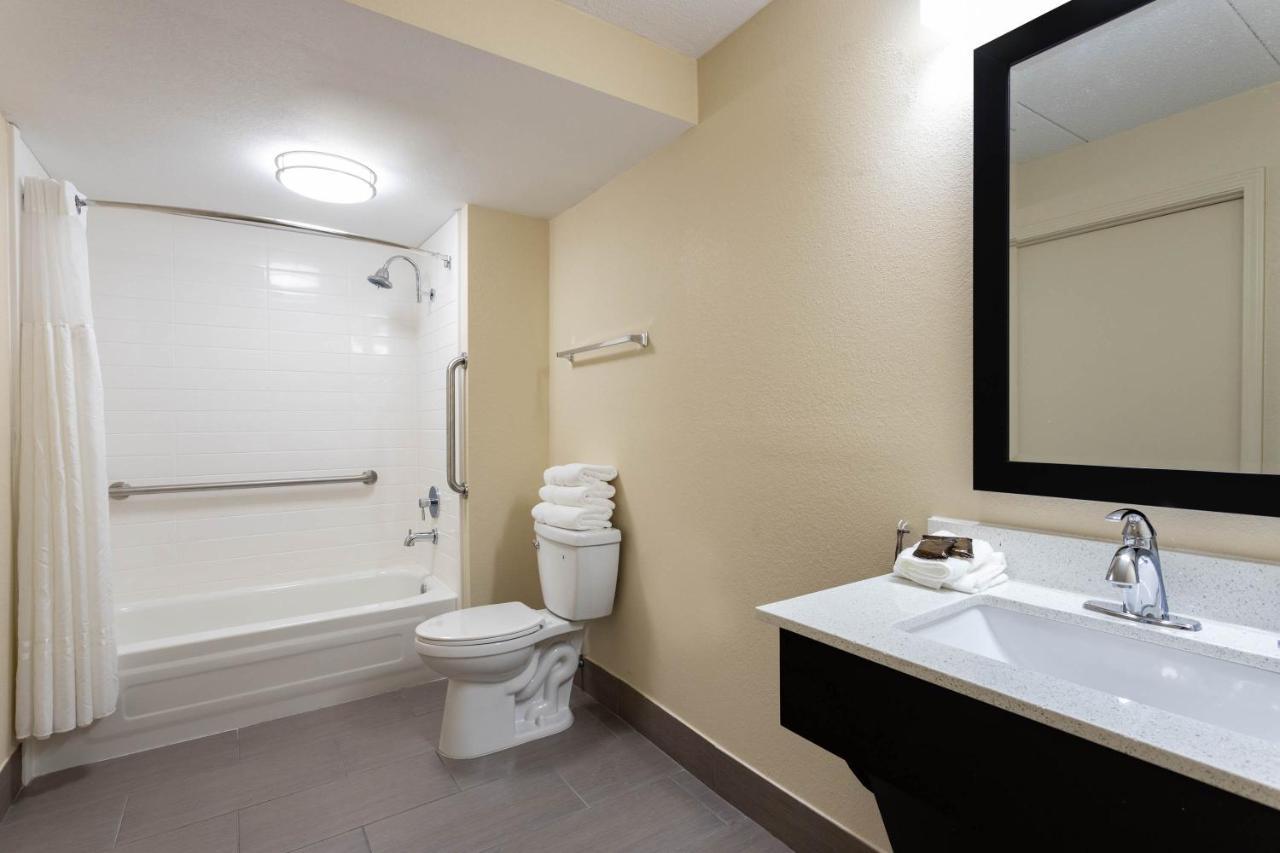 Wingate By Wyndham Bloomington Hotel Bagian luar foto