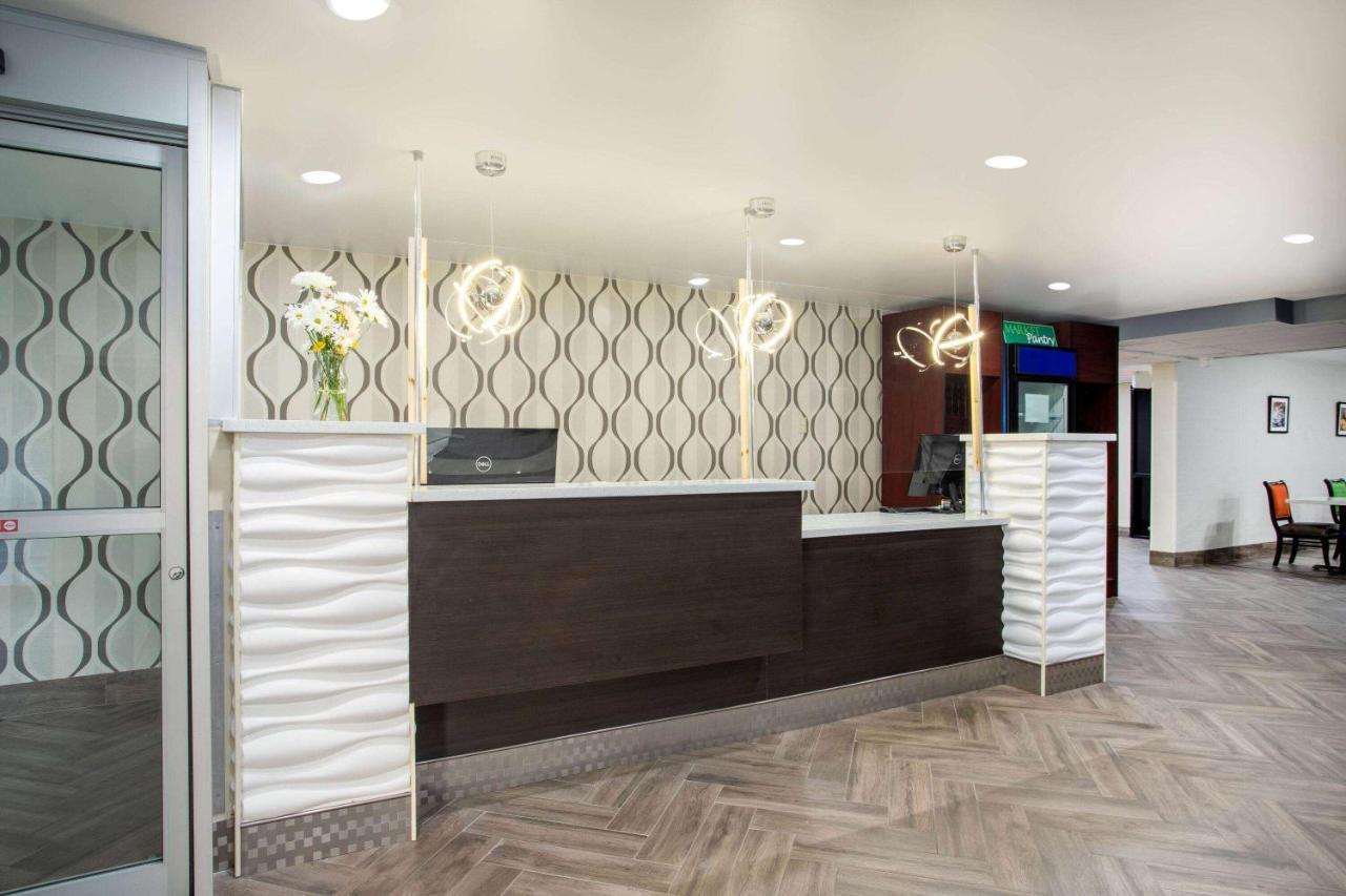 Wingate By Wyndham Bloomington Hotel Bagian luar foto