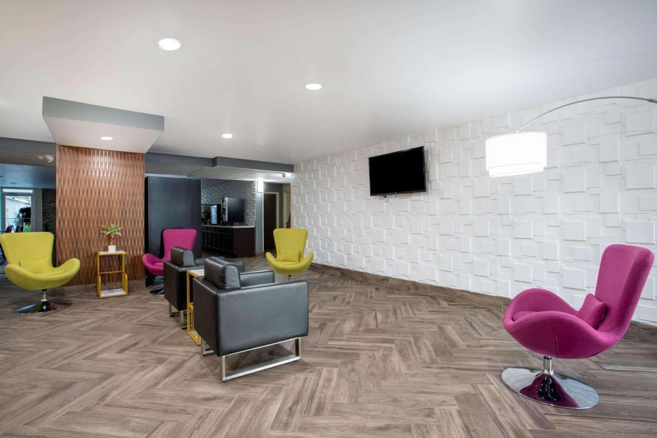 Wingate By Wyndham Bloomington Hotel Bagian luar foto