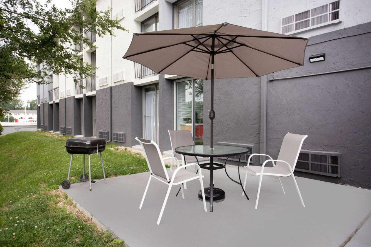 Wingate By Wyndham Bloomington Hotel Bagian luar foto