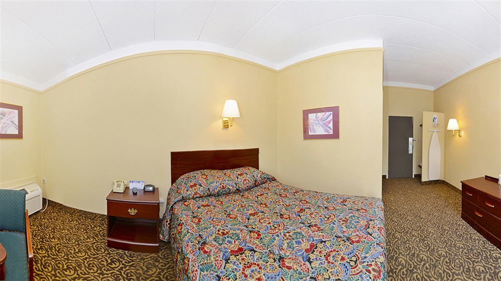 Wingate By Wyndham Bloomington Hotel Bagian luar foto