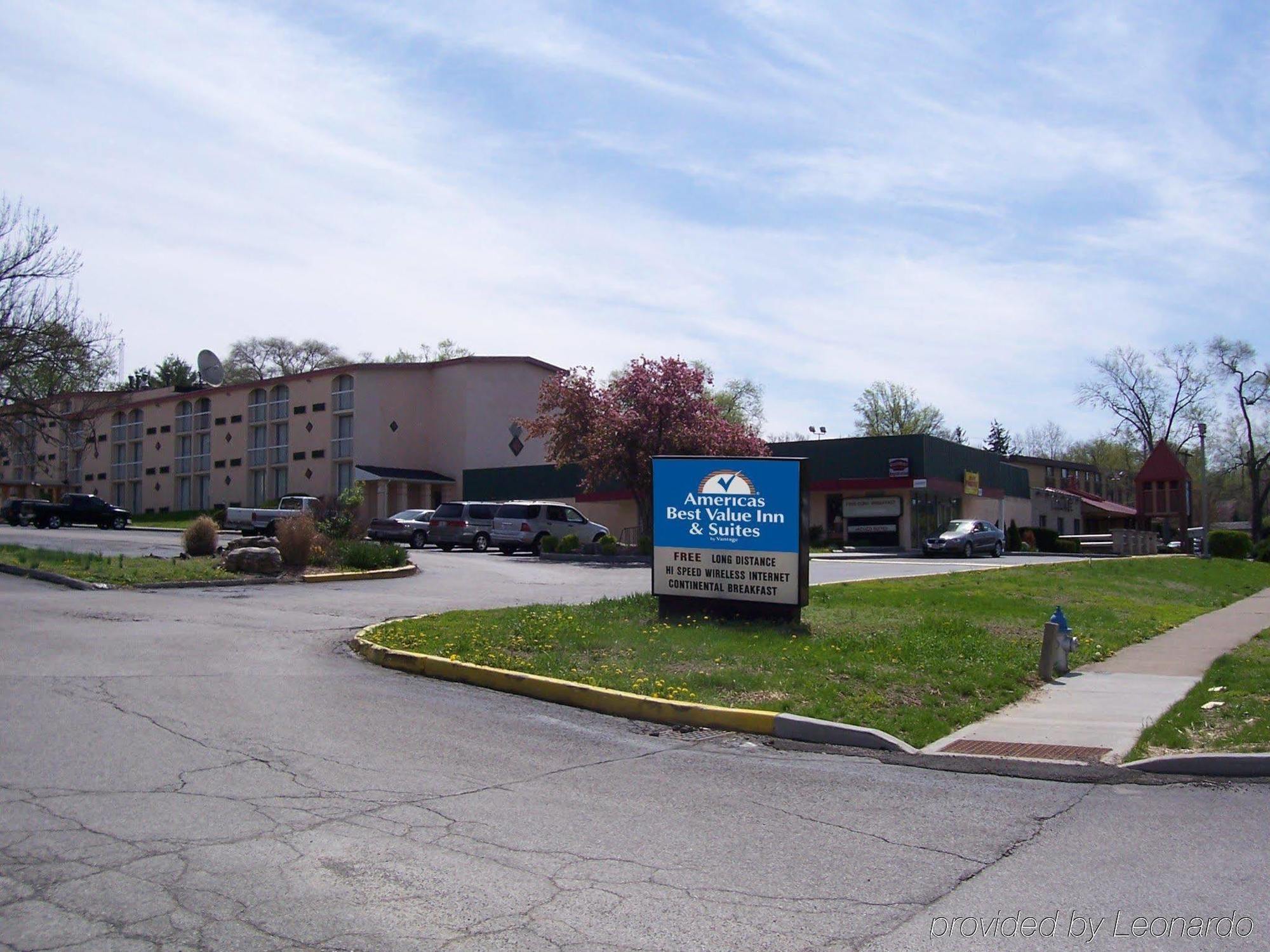 Wingate By Wyndham Bloomington Hotel Bagian luar foto