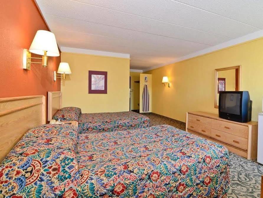 Wingate By Wyndham Bloomington Hotel Bagian luar foto