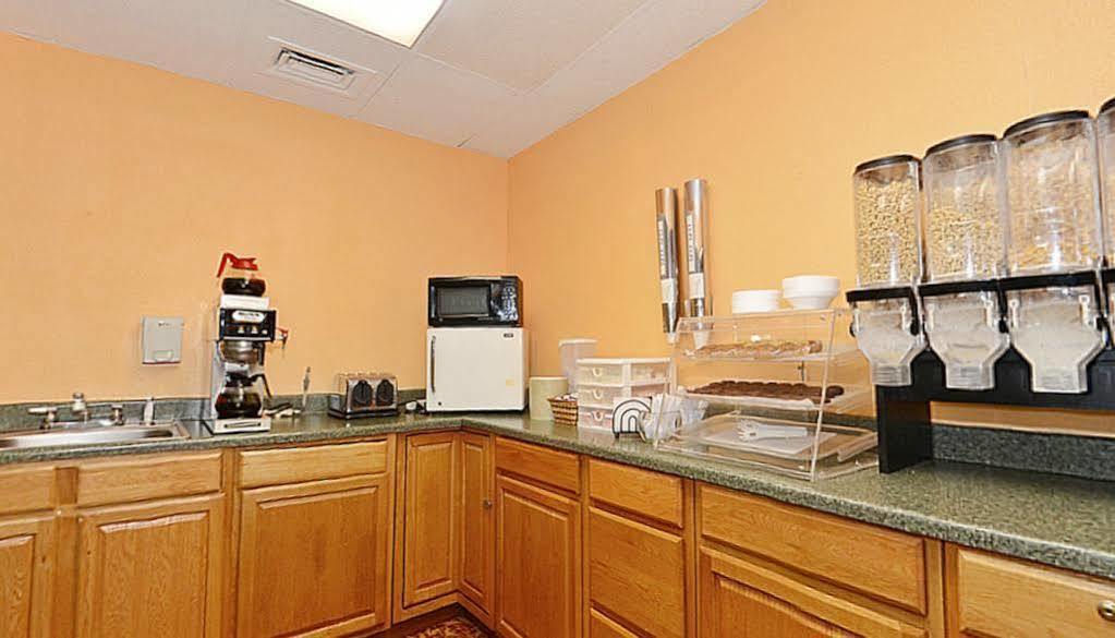 Wingate By Wyndham Bloomington Hotel Bagian luar foto